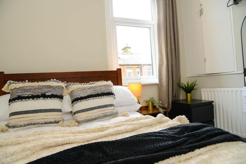 巴恩斯利Delightful 2 Bed Town Centre House, Sleeps 4公寓 外观 照片