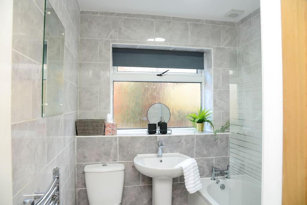 巴恩斯利Delightful 2 Bed Town Centre House, Sleeps 4公寓 外观 照片